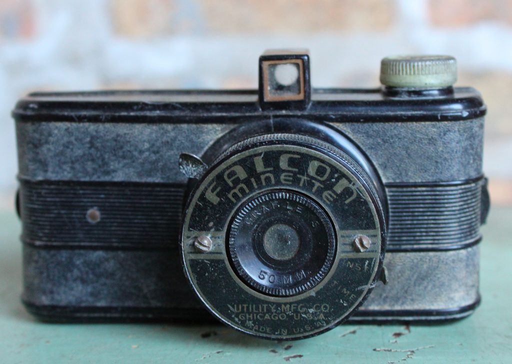 Falcon Minette Bakelite Camera by Utility MFG Co., c. 1940 - Made-in ...